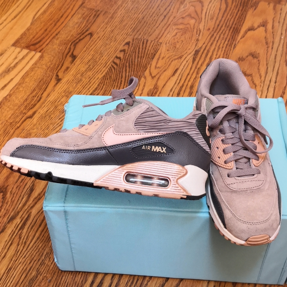 Moving sale - sneakers